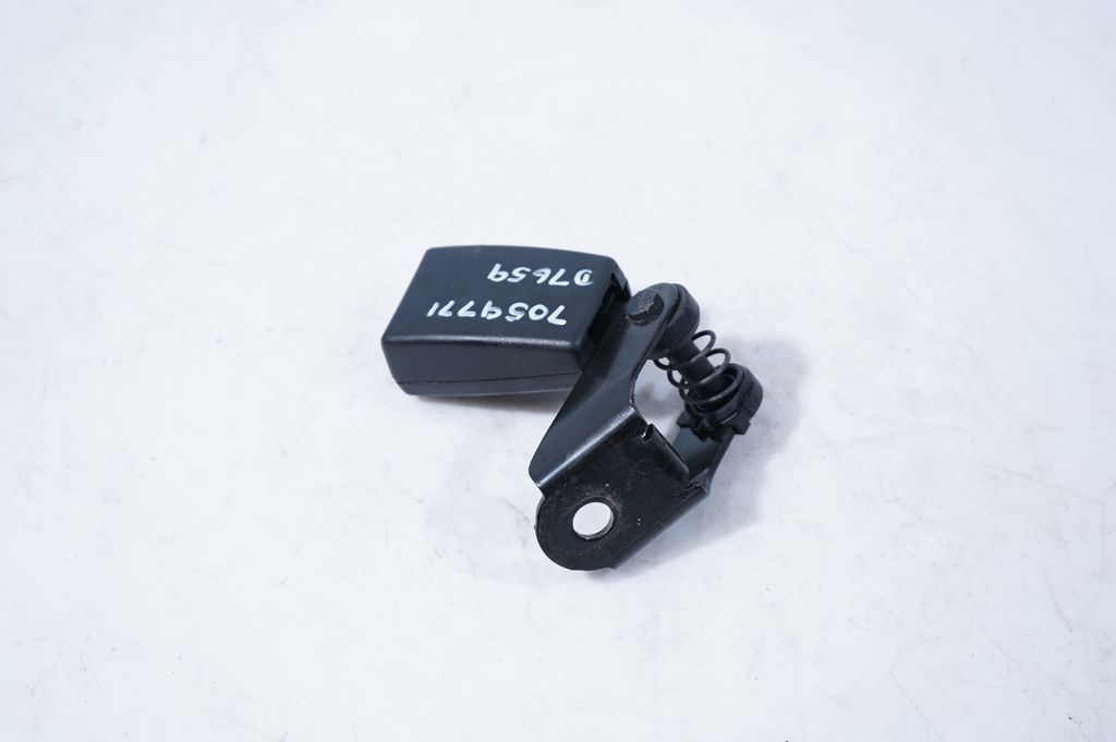 Rear seatbelt buckle (2)