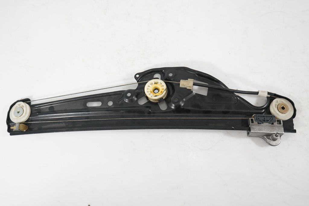 Rear door window regulator with motor (6)