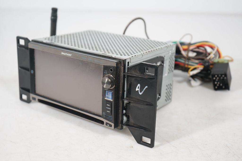 Radio/GPS head unit trim (6)