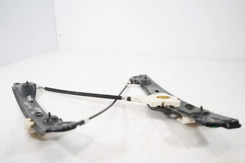 Front door window regulator with motor (7)