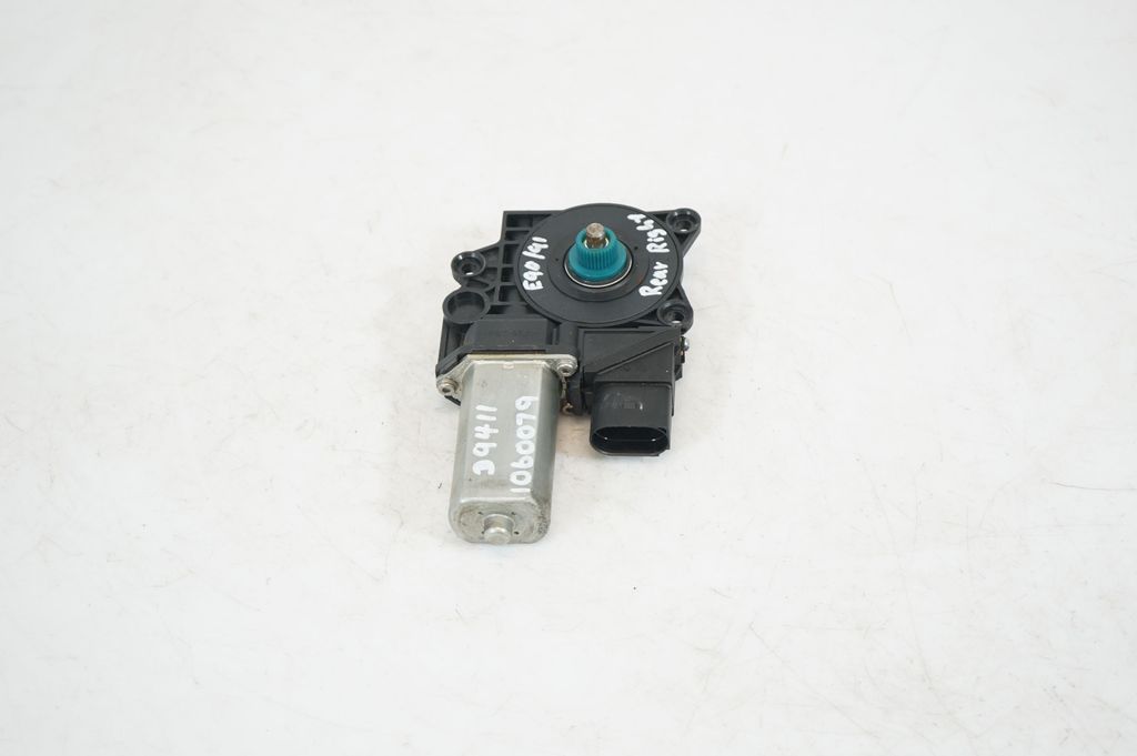 Rear door window regulator with motor (4)