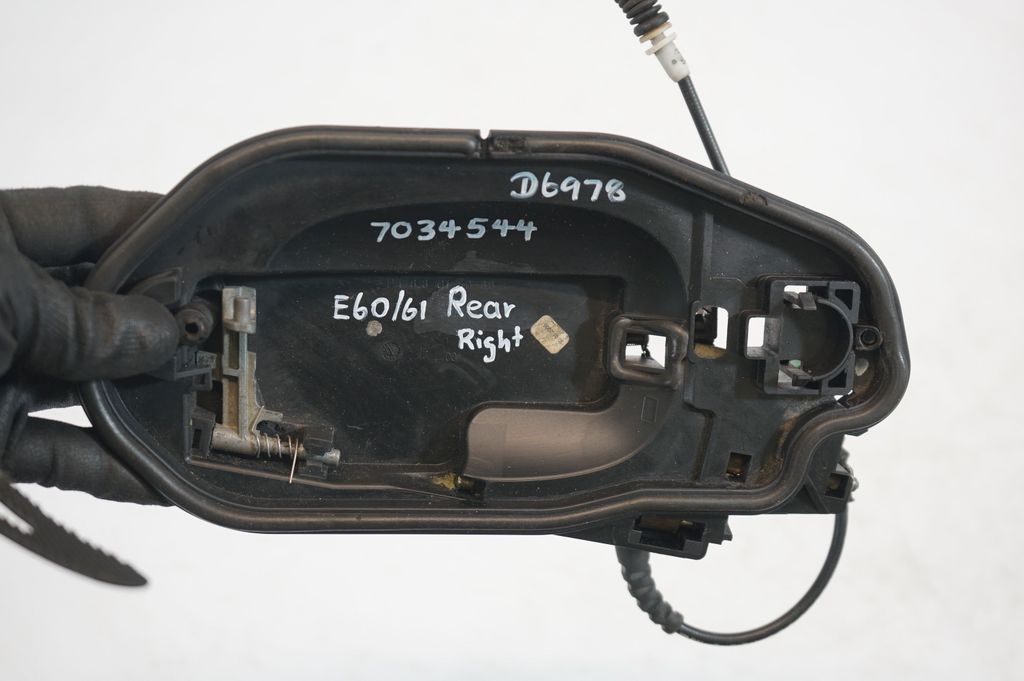 Rear door exterior handle (7)