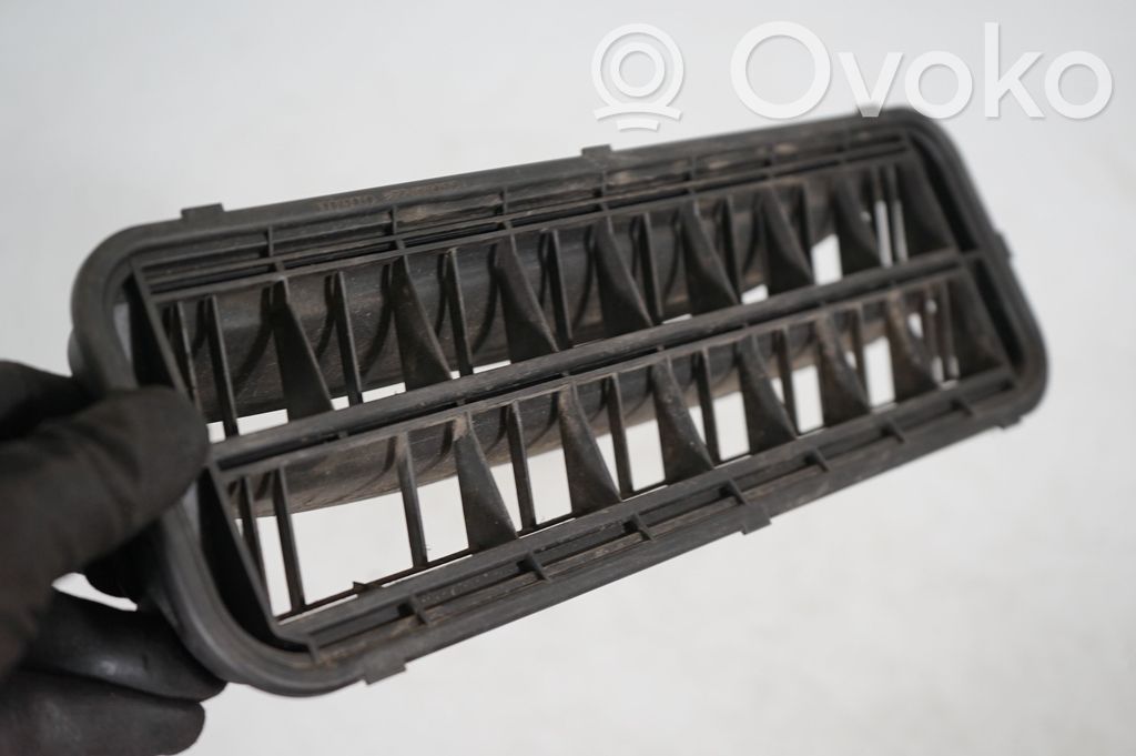 Quarter panel pressure vent (7)