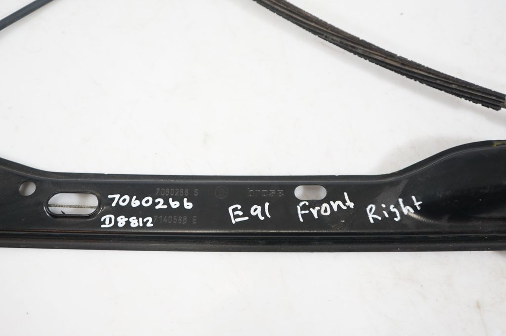 Front door window regulator with motor (9)