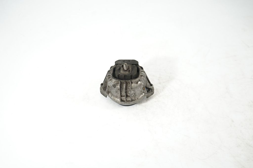 Engine mount bracket