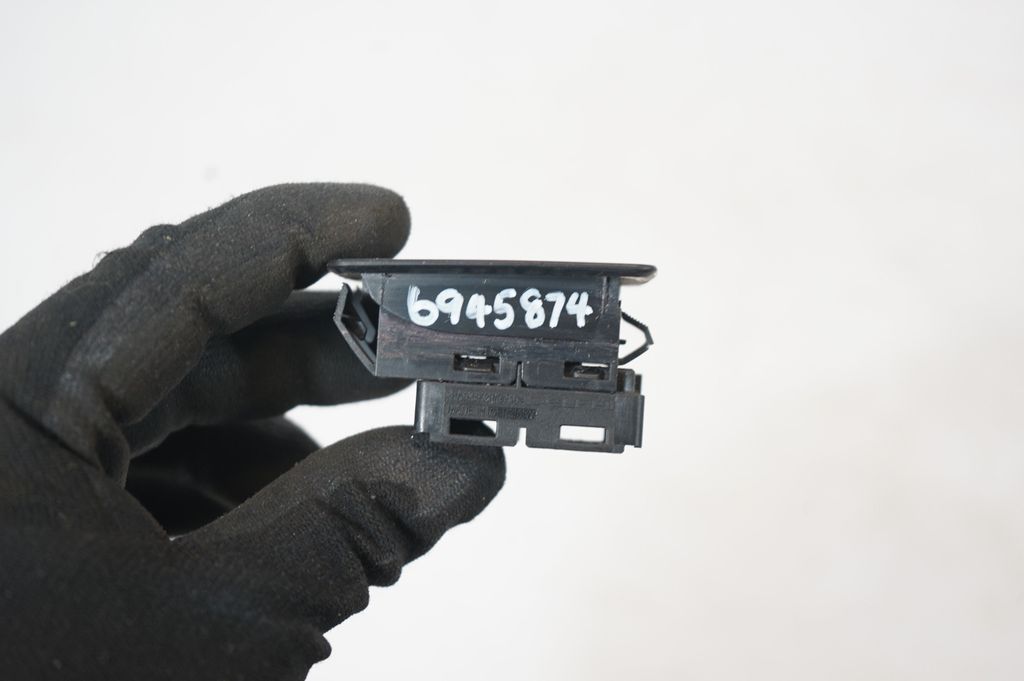 Electric window control switch (8)