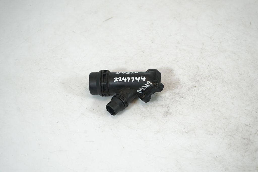 Engine coolant pipe/hose