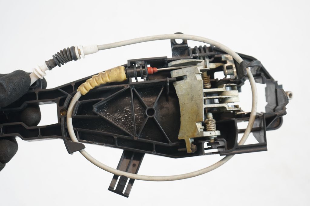 Rear door exterior handle/bracket (6)