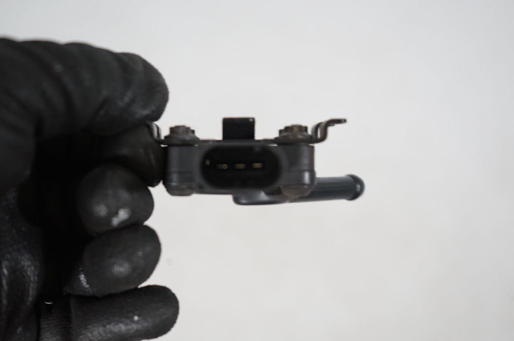 Exhaust gas temperature sensor (7)