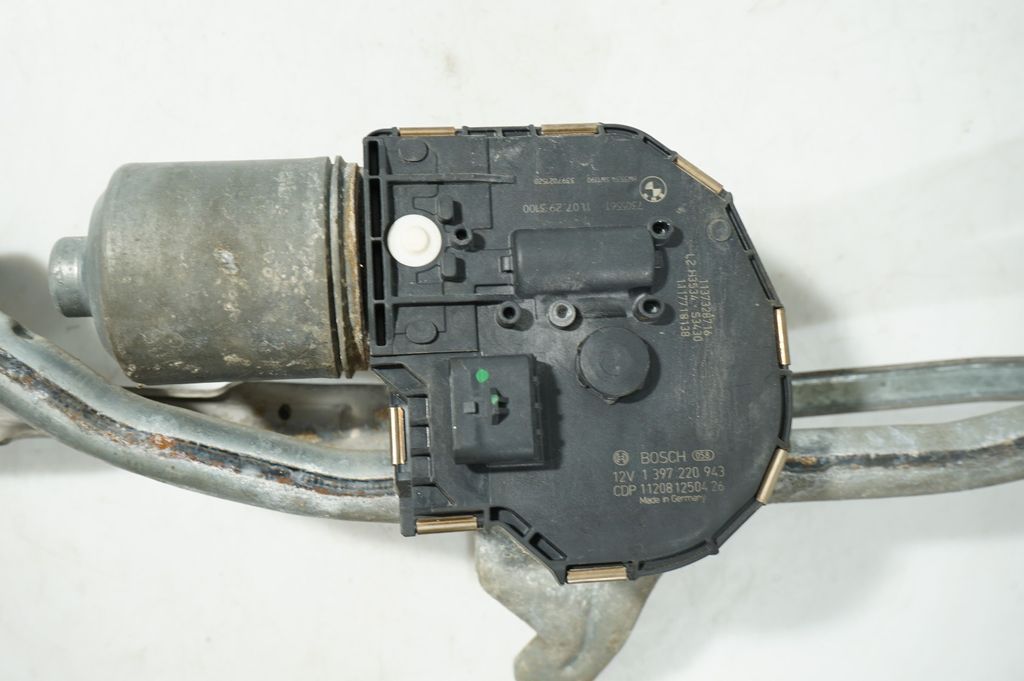 Front wiper linkage and motor (7)