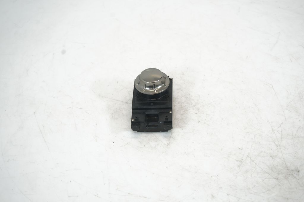 Head unit multimedia control