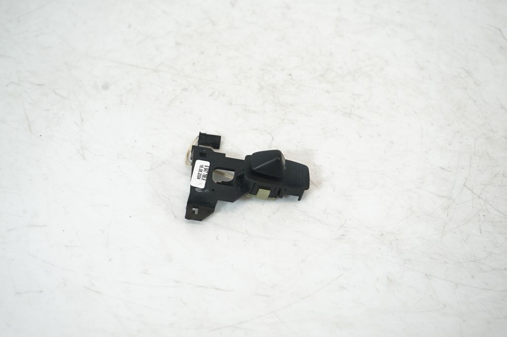 Steering wheel adjustment switch (4)