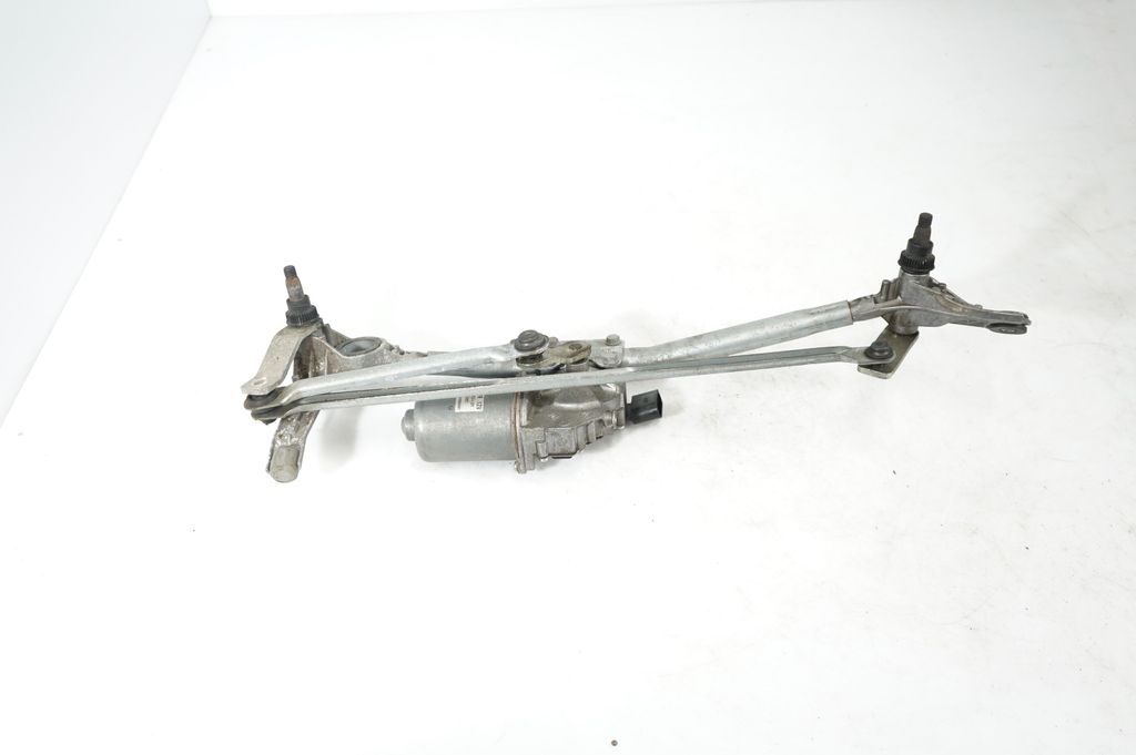 Front wiper linkage and motor (5)