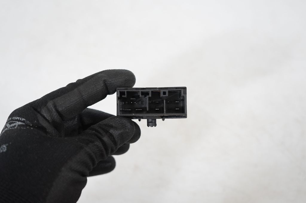 Seat control module (7)