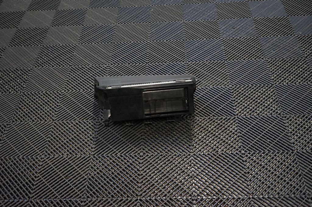 Glove box (3)