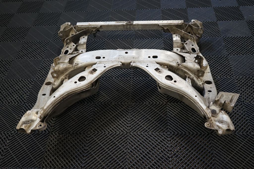 Front subframe (5)
