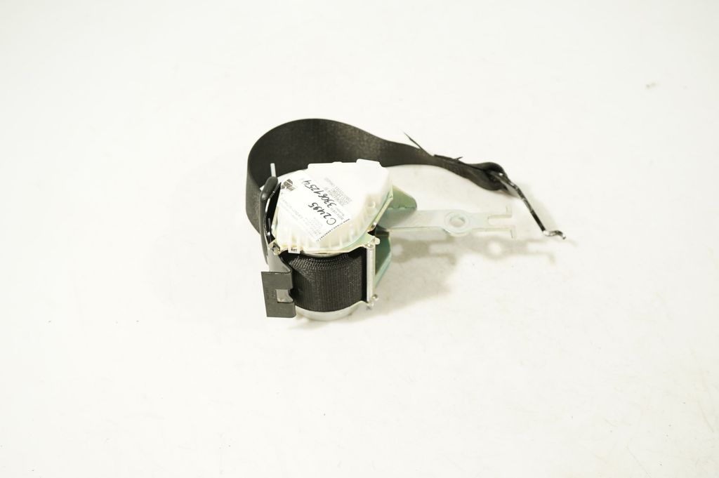 Rear seatbelt (3)