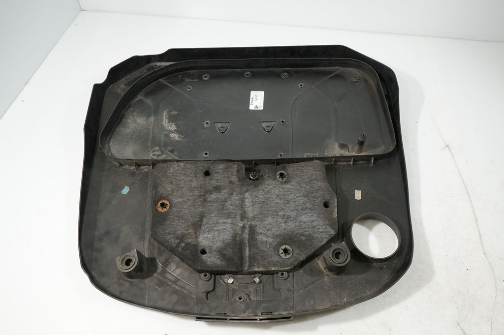 Engine cover (trim) (6)