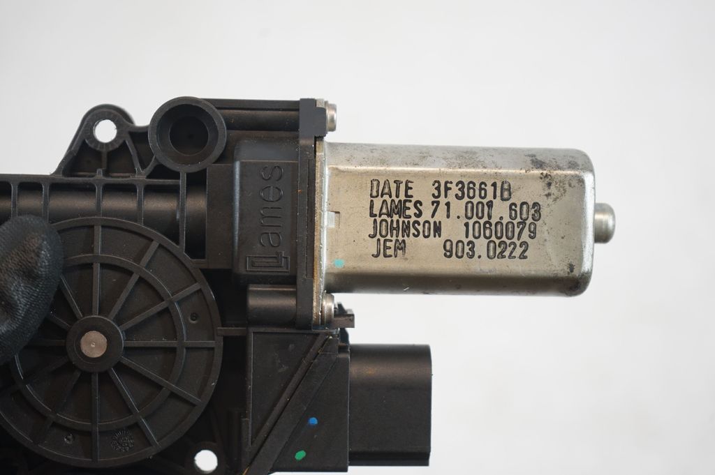 Rear door window regulator with motor (6)