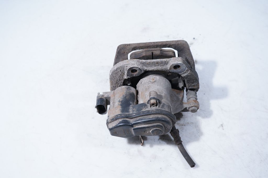 Rear brake caliper (6)