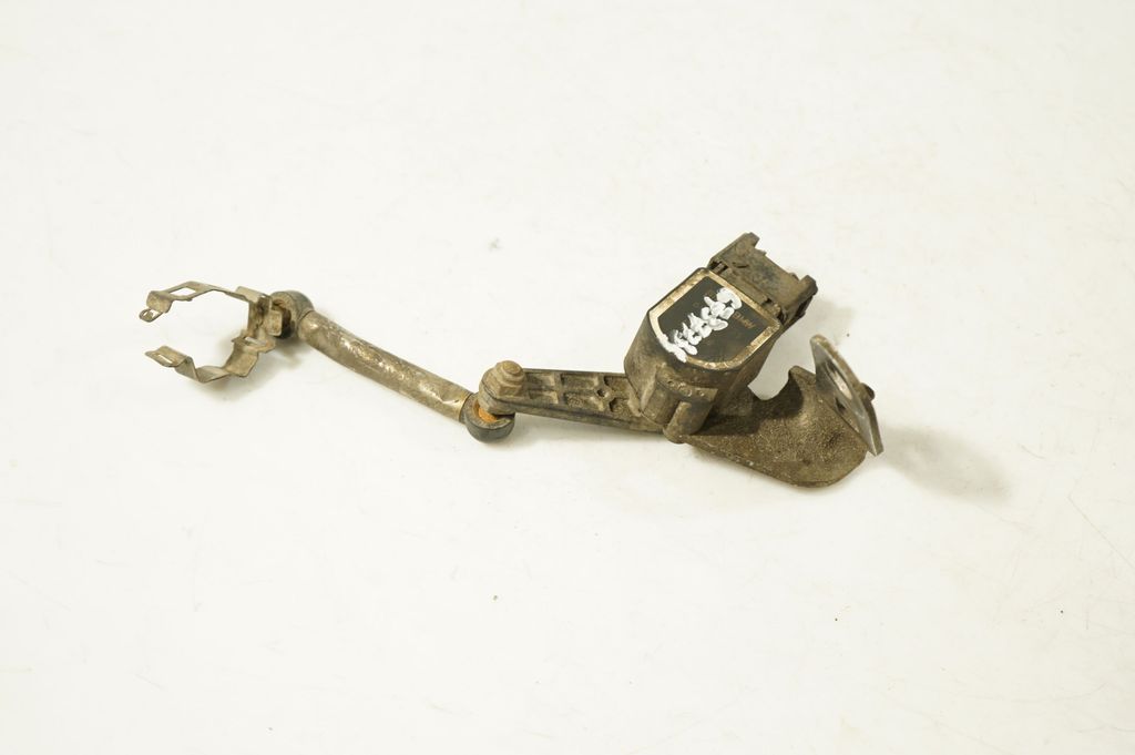 Accelerator throttle pedal (8)