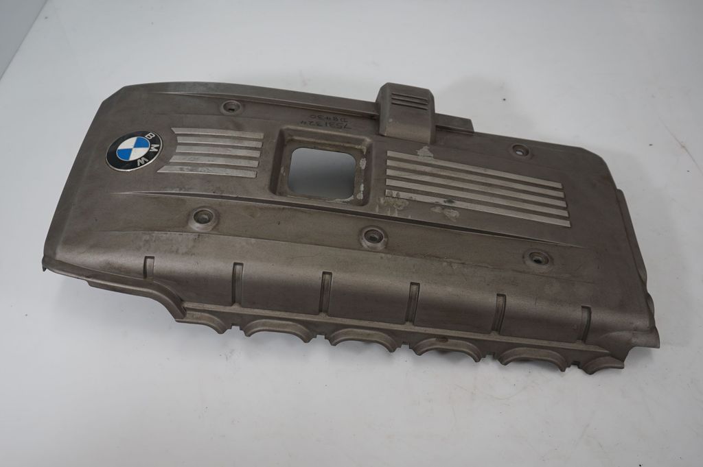 Engine cover (trim) (2)