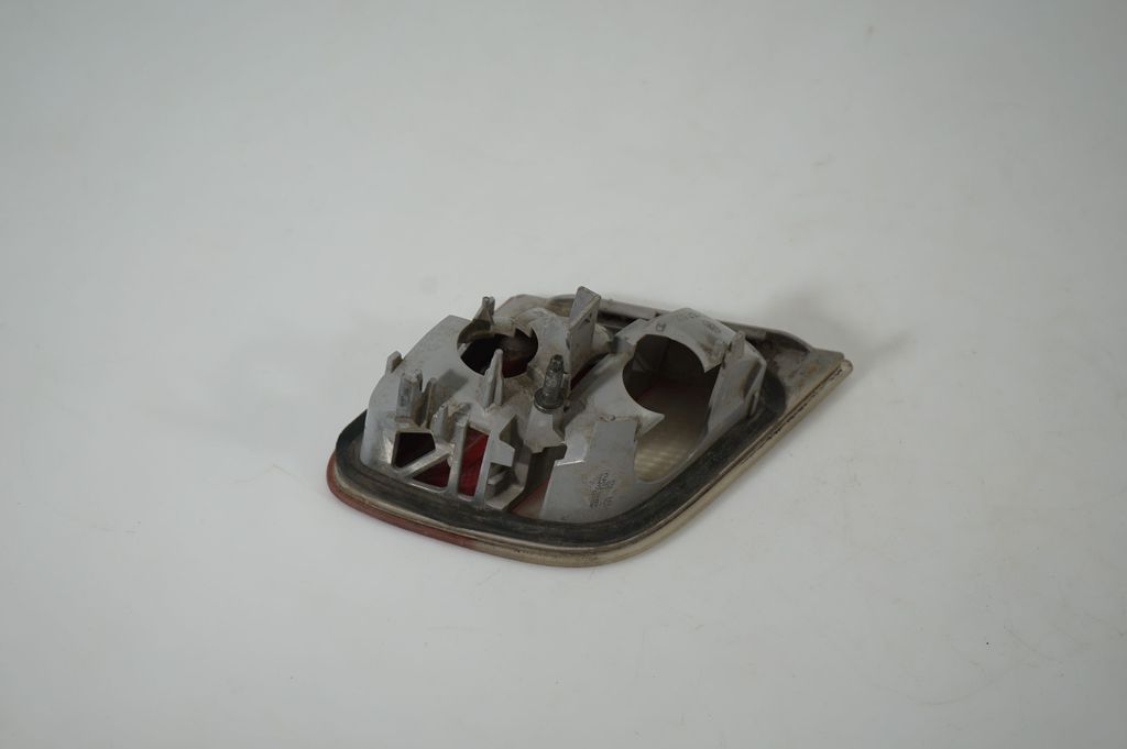 Tailgate rear/tail lights (5)