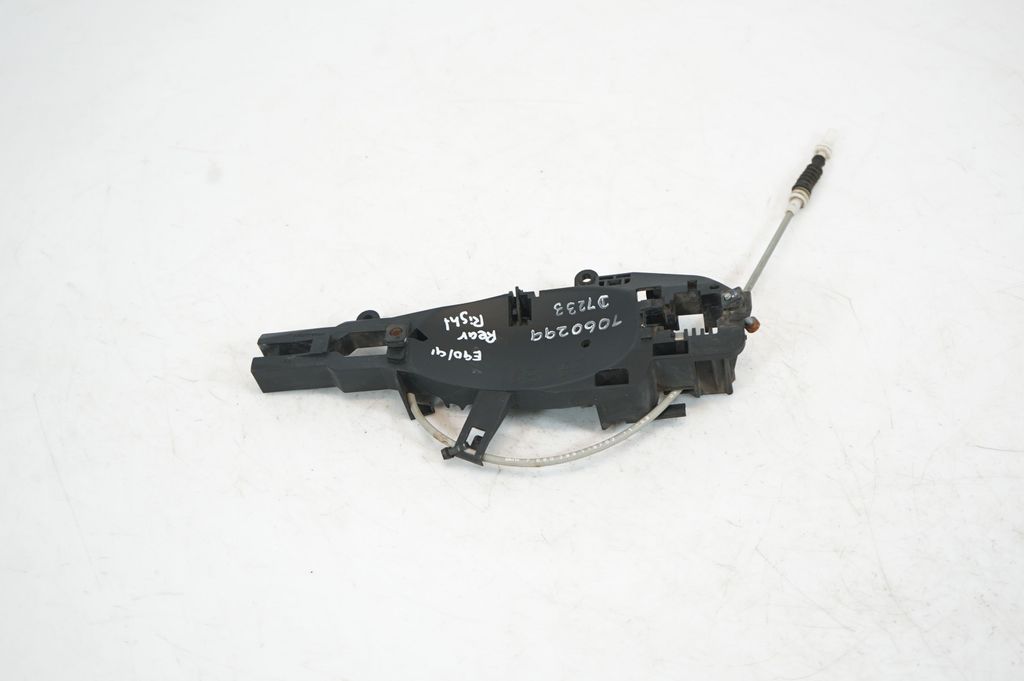 Rear door exterior handle/bracket (3)