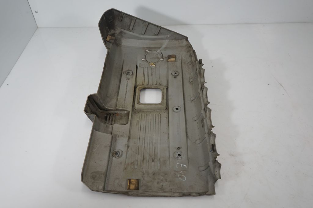 Engine cover (trim) (5)