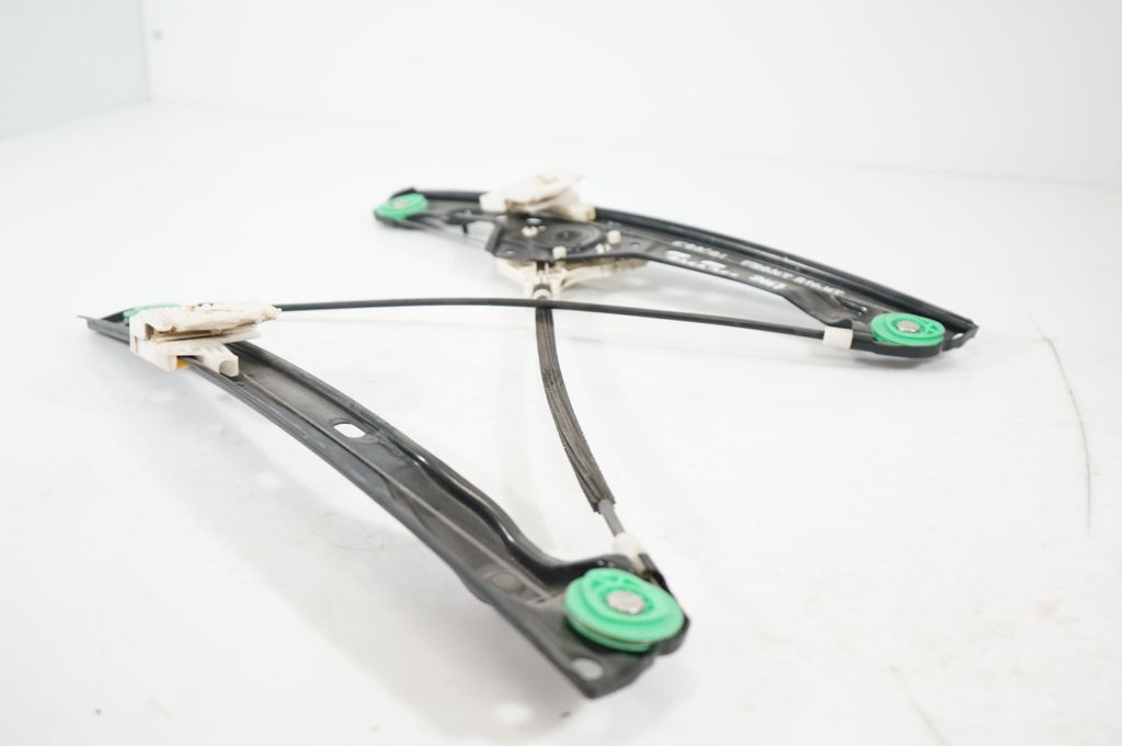 Front door window regulator with motor (6)