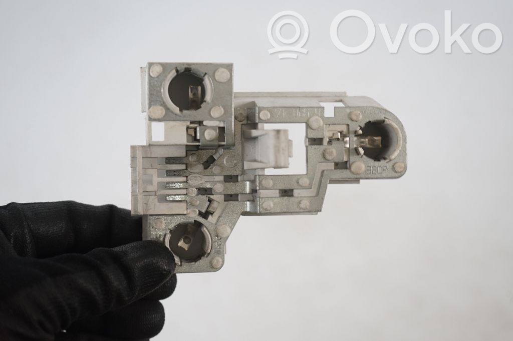 Tail light bulb cover holder (7)