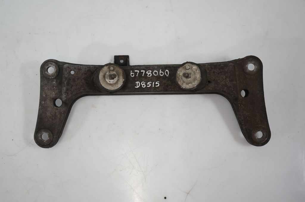 Gearbox mounting bracket (6)