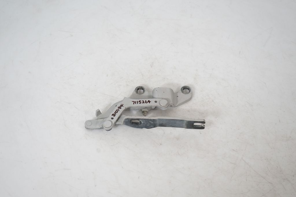 Engine bonnet/hood hinges