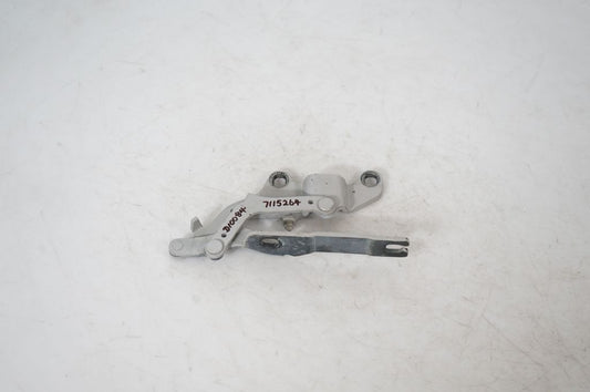 Engine bonnet/hood hinges