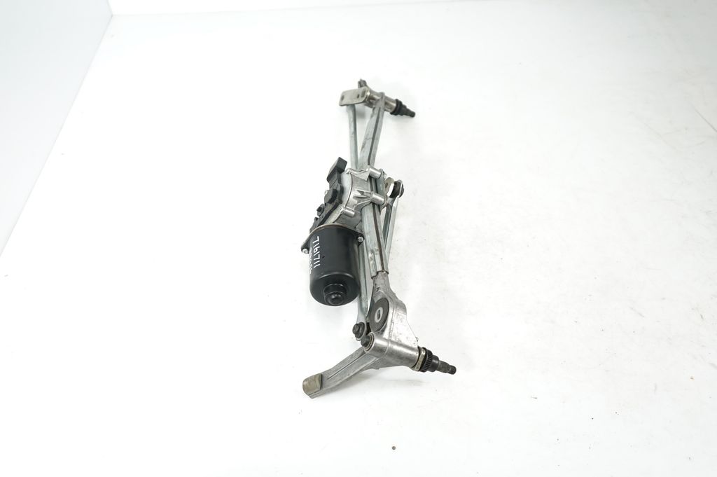 Front wiper linkage and motor (2)