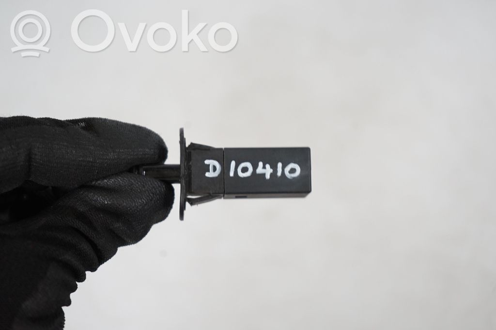 Fuel tank cap lock (6)