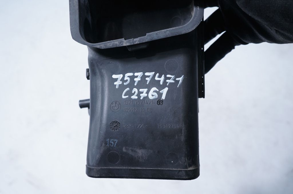 Air intake duct part (7)