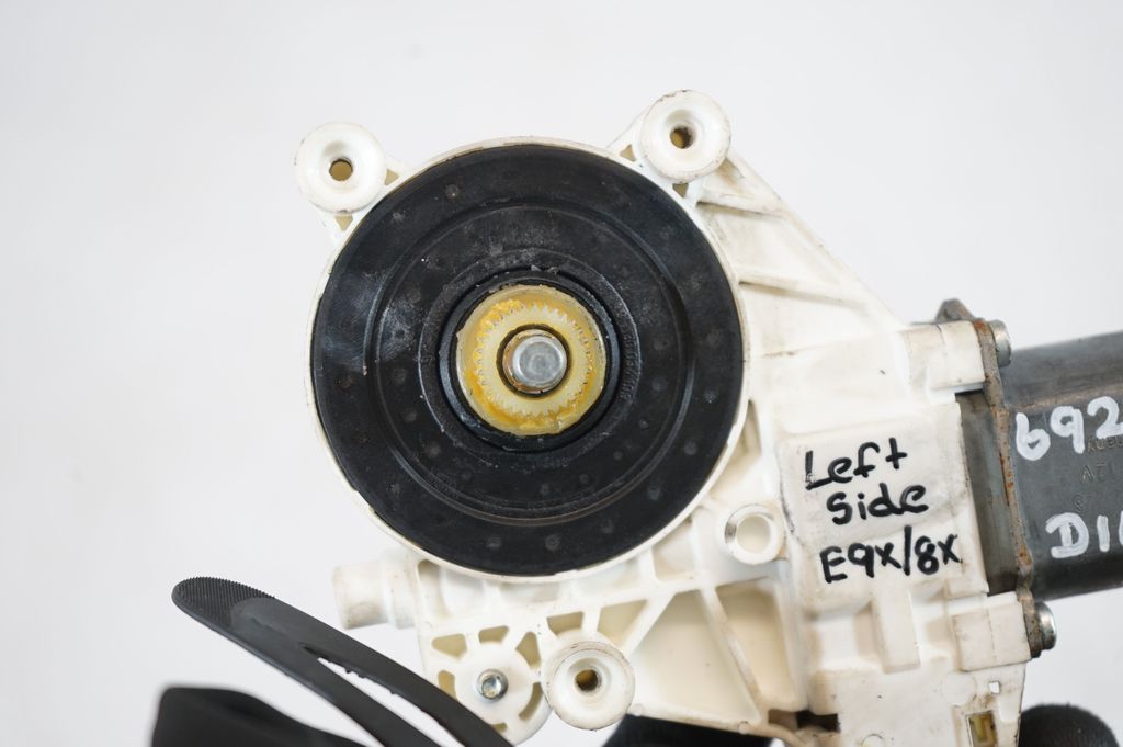 Front door window regulator with motor (6)