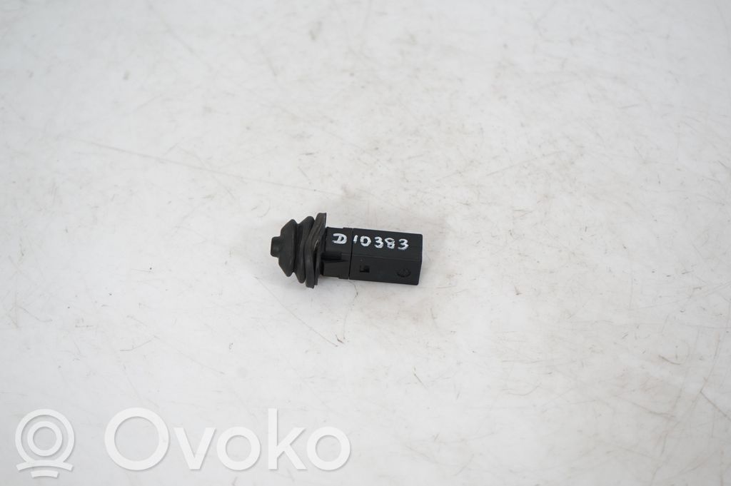 Fuel tank cap lock (5)