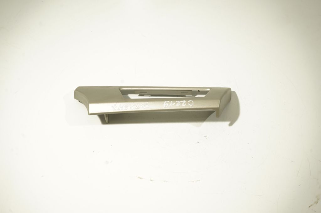 Dashboard glove box trim (3)
