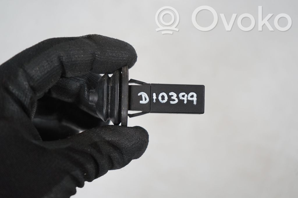 Fuel tank cap lock (7)