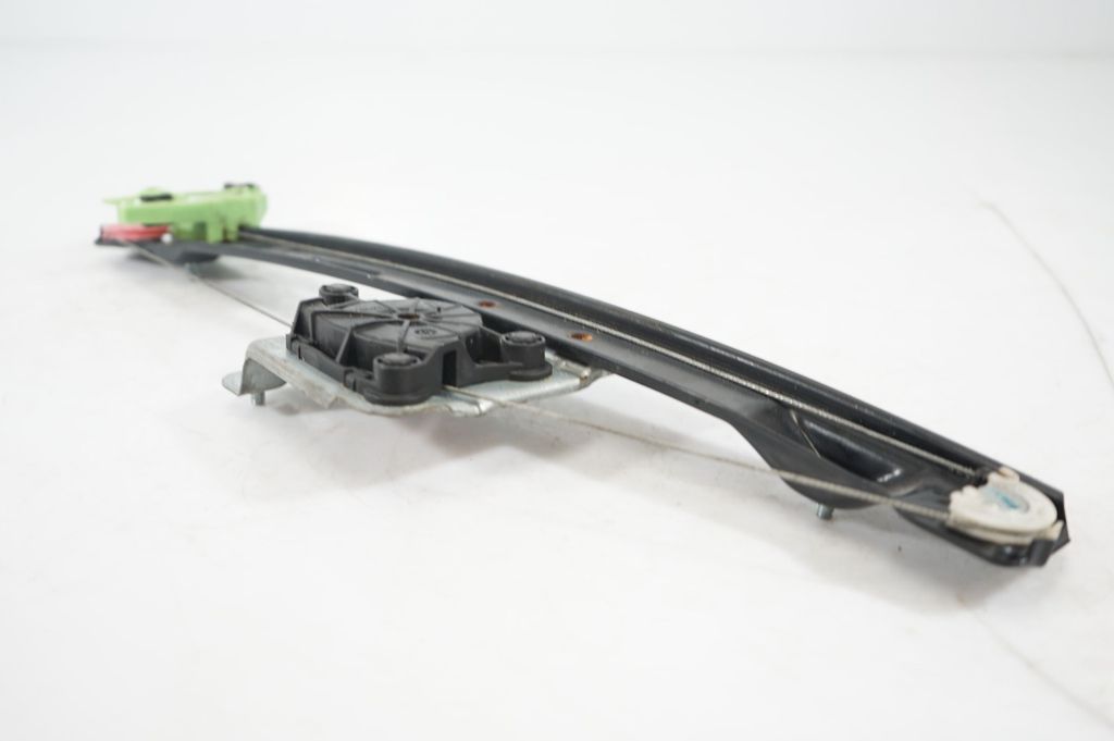 Rear door window regulator with motor (6)