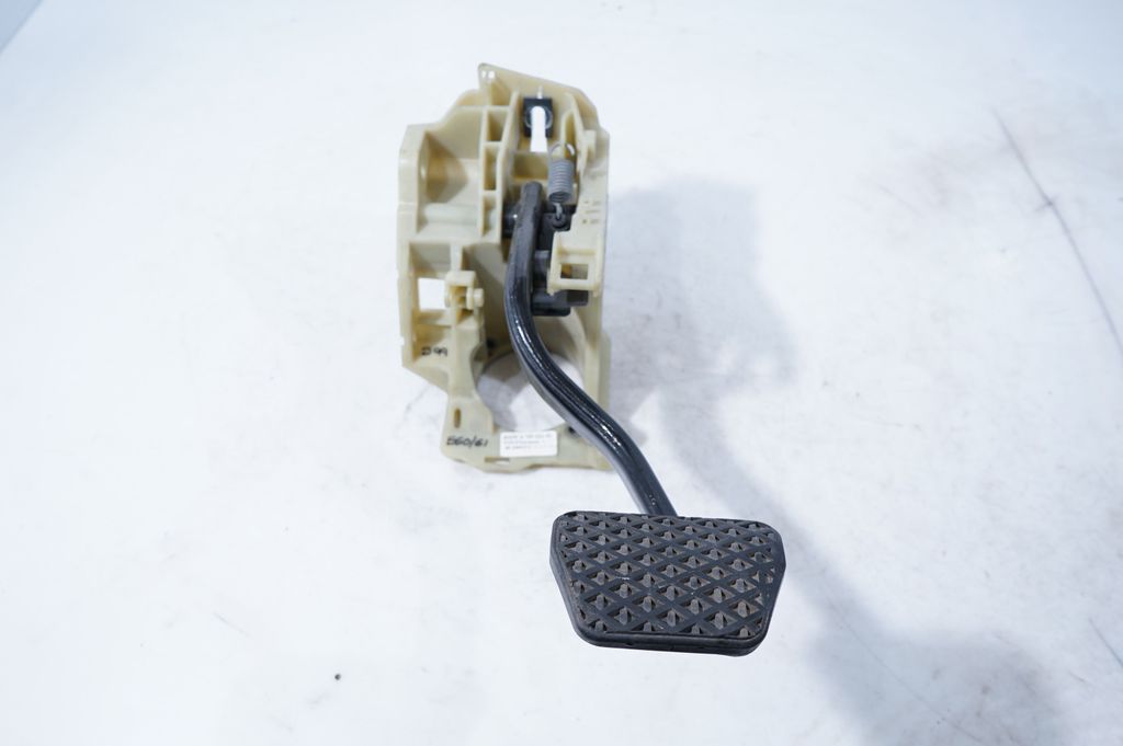 Brake pedal (4)