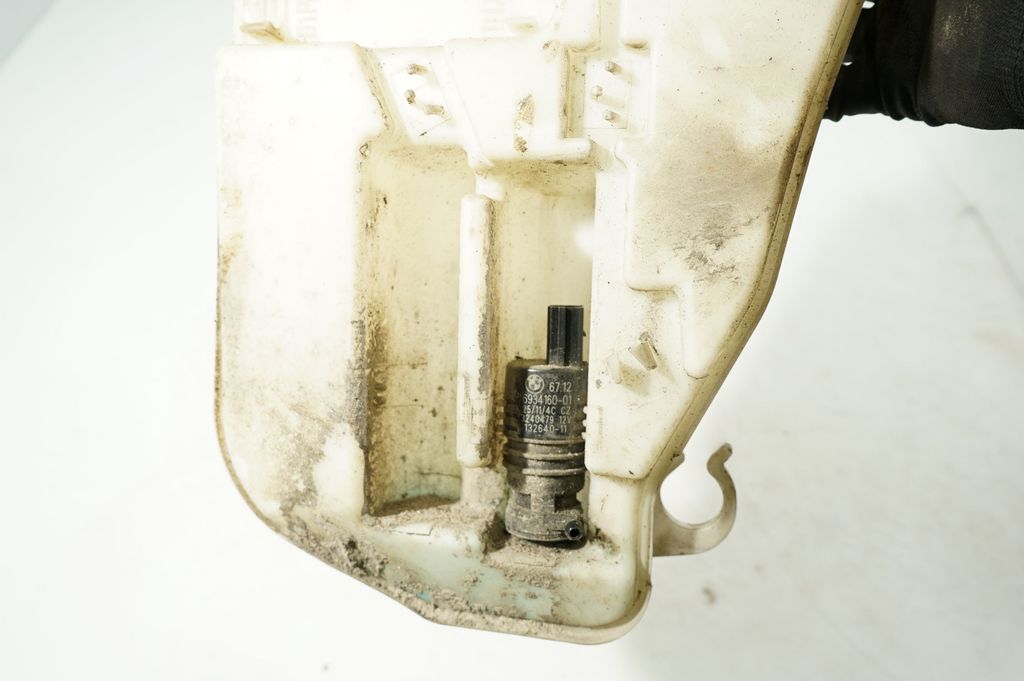 Windshield washer fluid reservoir/tank (7)