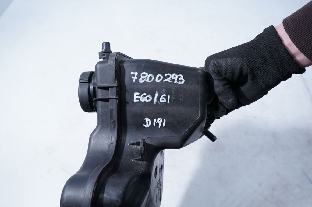 Coolant expansion tank/reservoir (7)