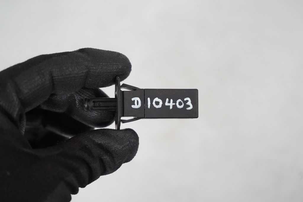 Fuel tank cap lock (7)