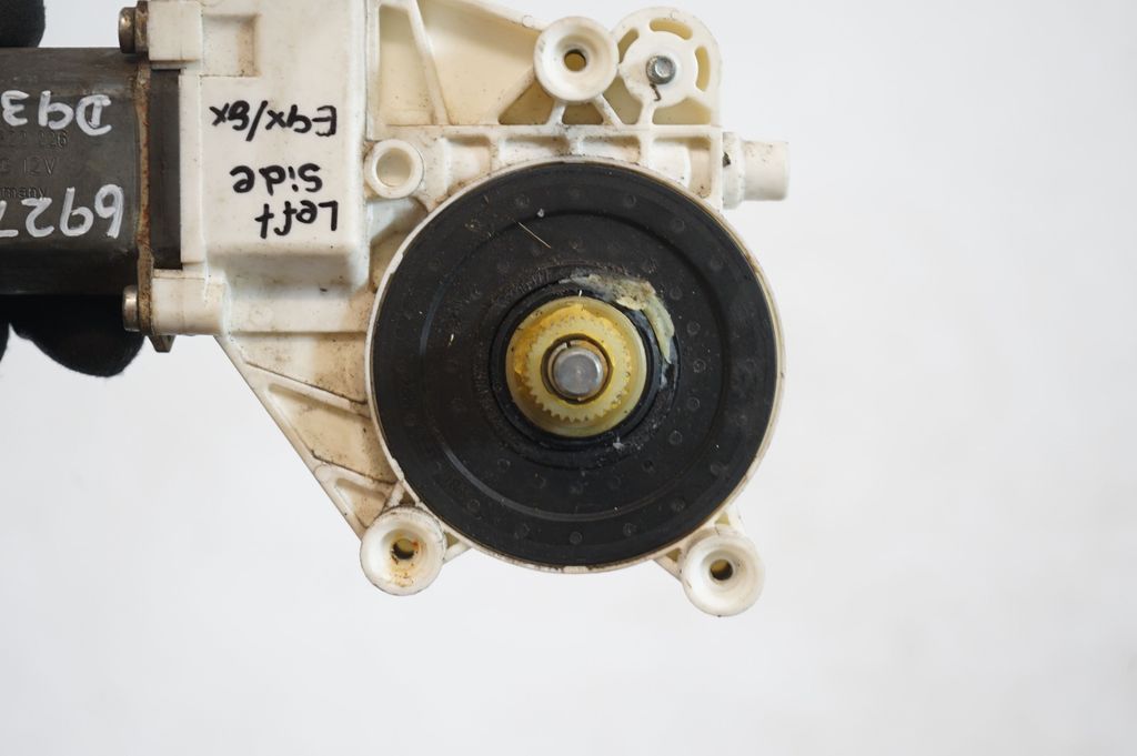 Front door window regulator with motor (7)