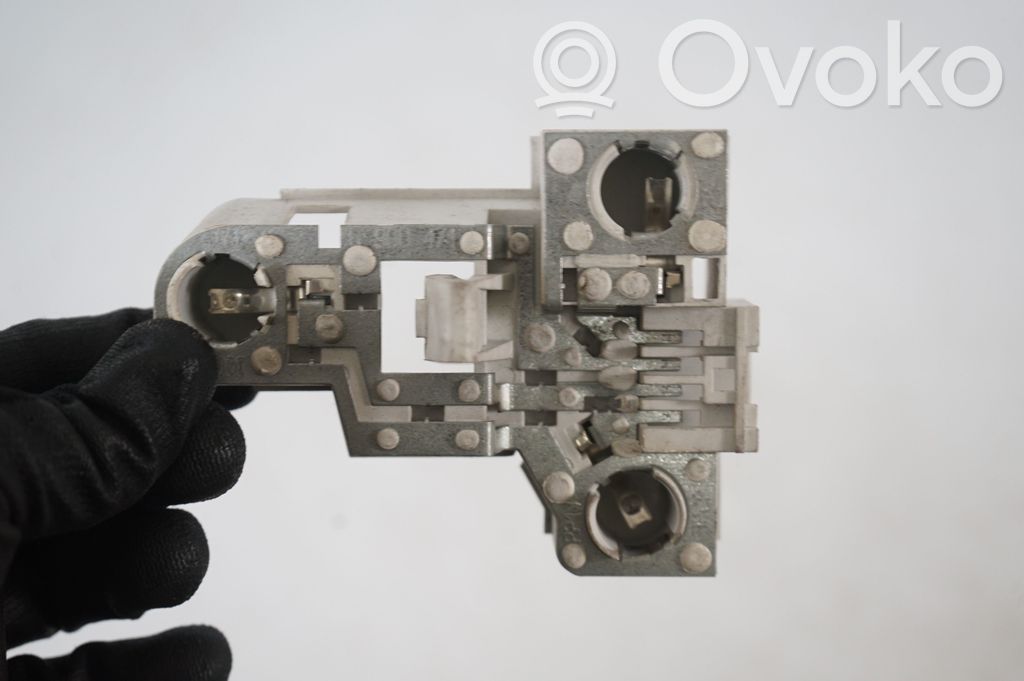 Tail light bulb cover holder (6)