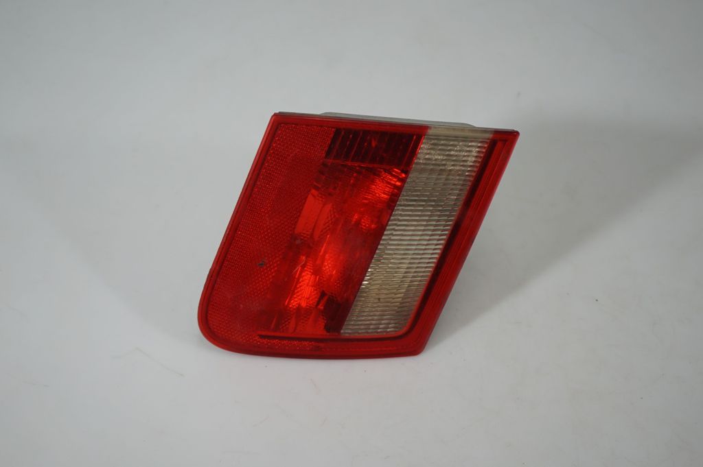 Tailgate rear/tail lights (4)