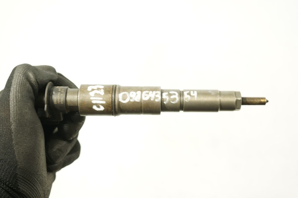 Fuel injector (7)